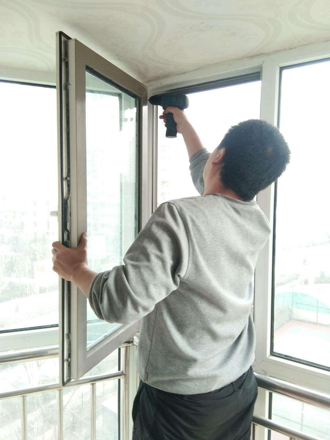 黃島區燈具、家具、廚具、衛具專業安裝與維修服務，全區上門